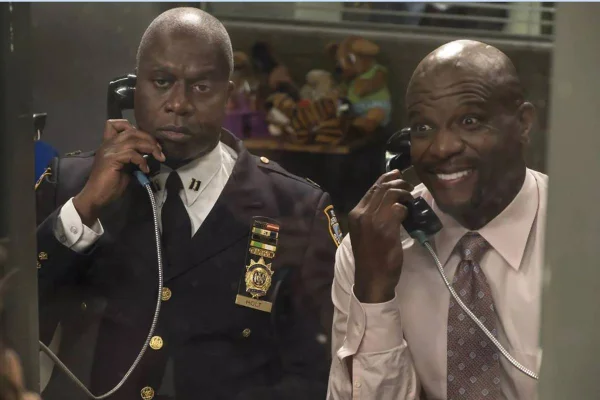 Foto colorida de Terry Crews e Andre Braugher - Metrópoles