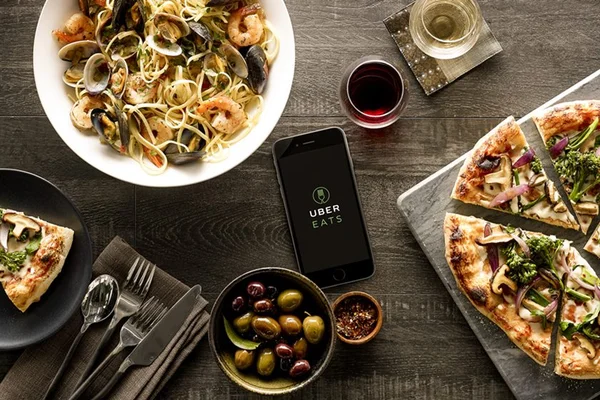Uber Eats oferece promoção pague 1 e leve 2: veja opções no DF