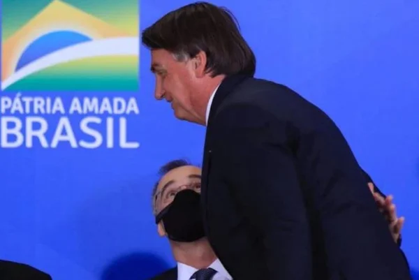 Voto de André Mendonça contra Silveira “prejudica” planos de Bolsonaro