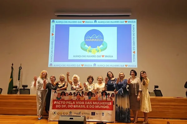 Encontro em homenagem às mulheres reúne convidadas na CLDF (5)